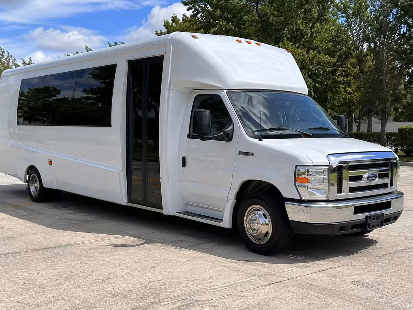 prom homecoming bus rentals in pearland